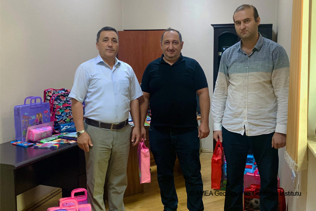 GGİ ƏMƏKDAŞLARININ ÖVLADLARI ÜÇÜN MƏKTƏB LƏVAZİMATLARI HƏDİYYƏ OLUNUB