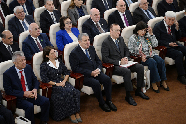 AZƏRBAYCAN MİLLI ELMLƏR AKADEMİYASININ 80 İLLİK YUBİLEYİNƏ HƏSR OLUNMUŞ YIĞINCAQ KEÇİRİLİB