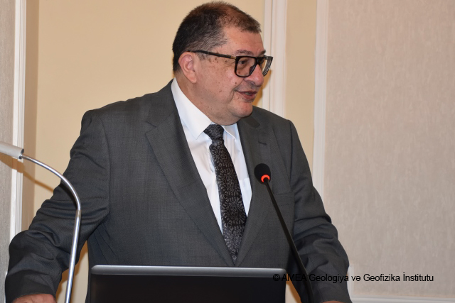 GGİ-də AKADEMİK ƏKPƏR FEYZULLAYEVİN 80 İLLİK YUBİLEYİ MÜNASİBƏTİLƏ ELMİ ŞURANIN TƏNTƏNƏLİ İCLASI KEÇİRİLİB