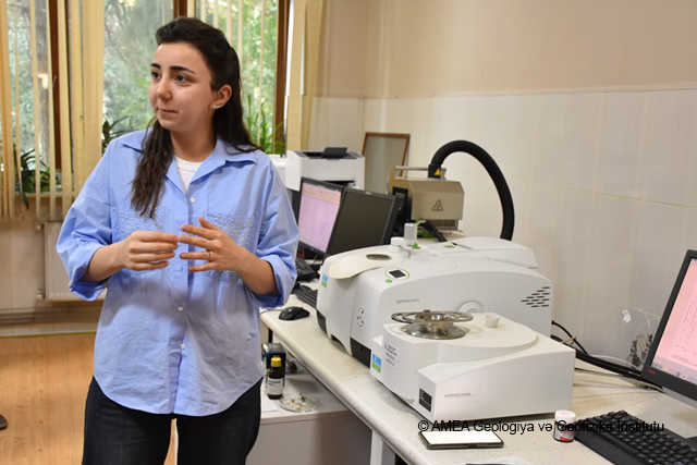 GEOLOGİYA VƏ GEOFİZİKA İNSTİTUTUNDA BDU VƏ ADNSU TƏLƏBƏLƏRİ ÜÇÜN "AÇIQ QAPI" KEÇİRİLİB