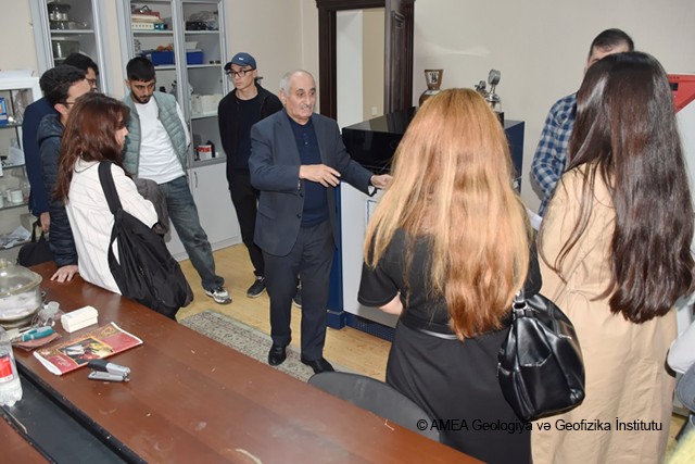 GEOLOGİYA VƏ GEOFİZİKA İNSTİTUTUNDA BDU VƏ ADNSU TƏLƏBƏLƏRİ ÜÇÜN "AÇIQ QAPI" KEÇİRİLİB