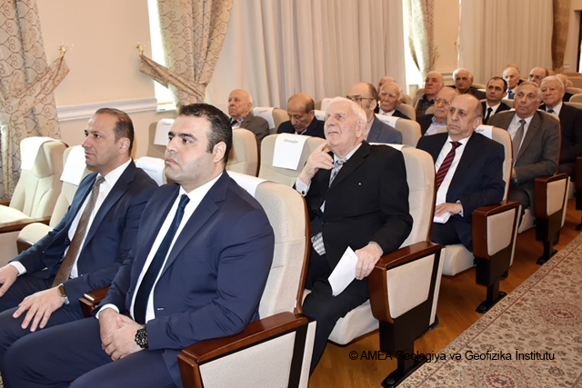 GEOLOGİYA VƏ GEOFİZİKA İNSTİTUTUNDA AKADEMİK ŞAMİL ƏZİZBƏYOVUN 120 İLLİYİ MÜNASİBƏTİLƏ TƏDBİR KEÇİRİLİB
