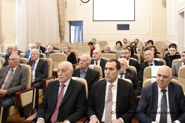 GEOLOGİYA VƏ GEOFİZİKA İNSTİTUTUNDA AKADEMİK ŞAMİL ƏZİZBƏYOVUN 120 İLLİYİ MÜNASİBƏTİLƏ TƏDBİR KEÇİRİLİB