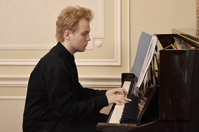 AR ETN GEOLOGİYA VƏ GEOFİZİKA İNSTİTUTUNDA BAYRAMLAR MÜNASİBƏTİLƏ KONSERT PROQRAMI TƏŞKİL OLUNUB