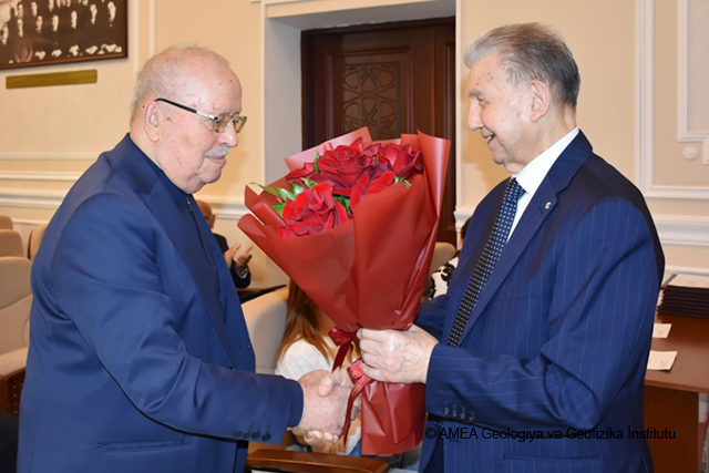 GEOLOGİYA VƏ GEOFİZİKA İNSTİTUTUNUN ELMİ ŞURASINDA BİR SIRA MÜHÜM MƏSƏLƏLƏRİN MÜZAKİRƏSİ KEÇİRİLİB