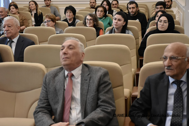 GEOLOGİYA VƏ GEOFİZİKA İNSTİTUTUNUN ELMİ ŞURASINDA BİR SIRA MÜHÜM MƏSƏLƏLƏRİN MÜZAKİRƏSİ KEÇİRİLİB