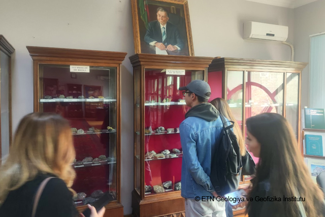 QAZAXISTANIN SATBAYEV UNİVERSITETİNİN TƏLƏBƏLƏRİ GEOLOGİYA İNSTİTUTUNDA