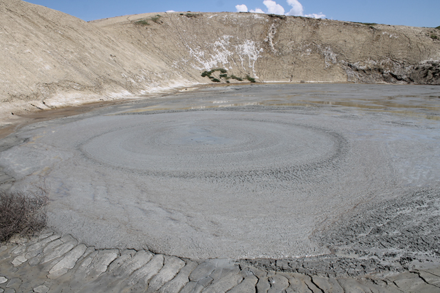 ABŞERON YARIMADASINDA PALÇIQ VULKANI PÜSKÜRMƏSİ İLƏ BAĞLI YAYILAN XƏBƏRLƏR TƏSDİQİNİ TAPMAYIB - MONİTORİNQLƏRİN NƏTİCƏLƏRİ