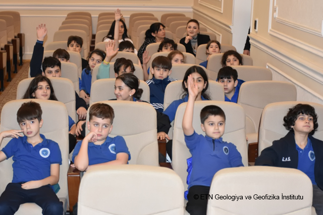 ETN GEOLOGİYA VƏ GEOFİZİKA İNSTİTUTUNDA GƏNC ALİM VƏ MÜTƏXƏSSİSLƏR ŞURASININ TƏŞKİLATÇILIĞI İLƏ AVROPA AZƏRBAYCAN MƏKTƏBİNİN ŞAGİRDLƏRİ ÜÇÜN MAARİFLƏNDİRİCİ EKSKURSİYA TƏŞKİL OLUNUB