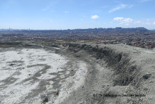 BAKIDA KEÇİRİLƏCƏK 13-cü DÜNYA ŞƏHƏRSALMA FORUMUNA (WUF13) HAZIRLIQ ÇƏRÇİVƏSİNDƏ MƏKTƏBLİLƏR ÜÇÜN PALÇIQ VULKANINA EKSKURSİYA TƏŞKİL OLUNUB