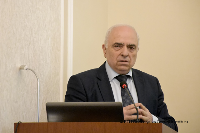 GEOLOGİYA İNSTİTUTUNDA MÜTƏXƏSSİSLƏR ŞURASININ VƏ ÜMUMRESPUBLİKA ELMİ SEMİNARININ BİRGƏ İCLASI KEÇİRİLİB