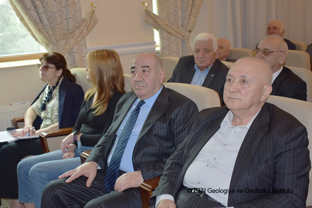 GEOLOGİYA İNSTİTUTUNDA MÜTƏXƏSSİSLƏR ŞURASININ VƏ ÜMUMRESPUBLİKA ELMİ SEMİNARININ BİRGƏ İCLASI KEÇİRİLİB