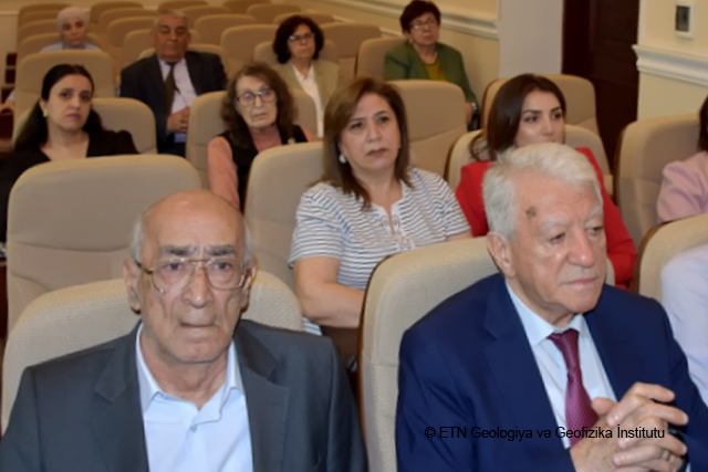 GEOLOGİYA İNSTİTUTUNDA MÜTƏXƏSSİSLƏR ŞURASININ VƏ ÜMUMRESPUBLİKA ELMİ SEMİNARININ BİRGƏ İCLASI KEÇİRİLİB