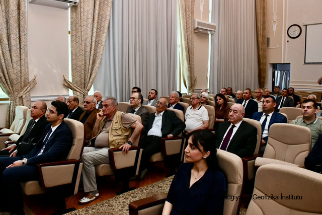 ELÇİN VƏLİYEV KOLLEKTİVƏ TƏQDİM  EDİLİB