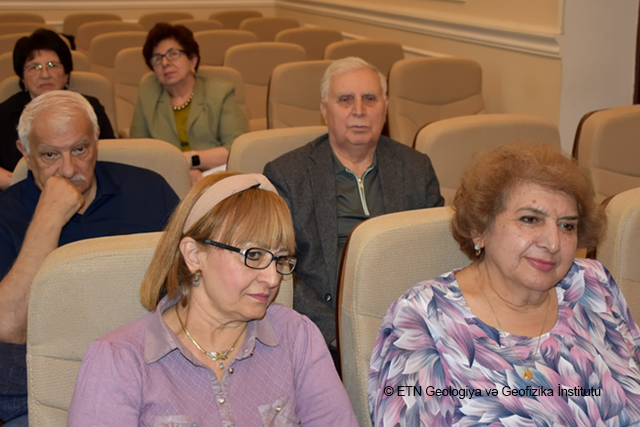 ELÇİN VƏLİYEV KOLLEKTİVƏ TƏQDİM  EDİLİB
