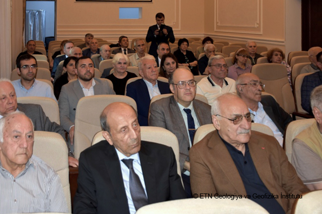 ELÇİN VƏLİYEV KOLLEKTİVƏ TƏQDİM  EDİLİB