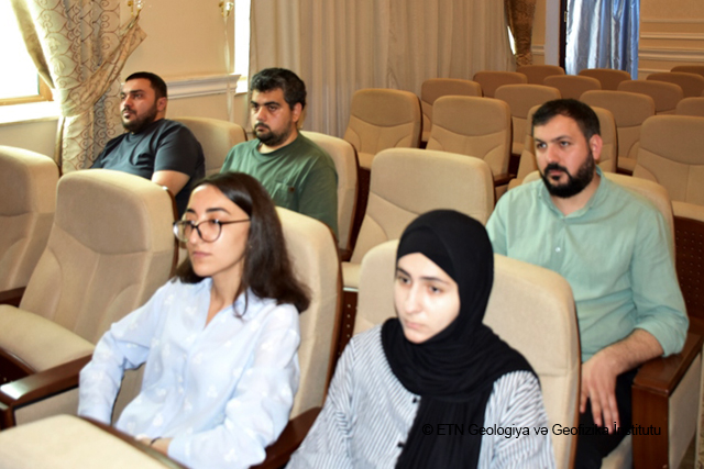 GEOLOGİYA İNSTİTUTUNDA “İNSAN HÜQUQLARI AYLIĞI” ÇƏRÇİVƏSİNDƏ TƏDBİR KEÇİRİLİB
