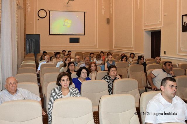 GEOLOGİYA İNSTİTUTUNDA DİSSERTASİYA ŞURASININ İCLASI KEÇİRİLİB