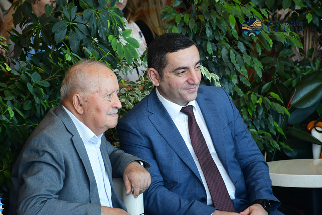 BİR KİTAB, BİR HƏDİYYƏ, BİR XOŞ XATİRƏ