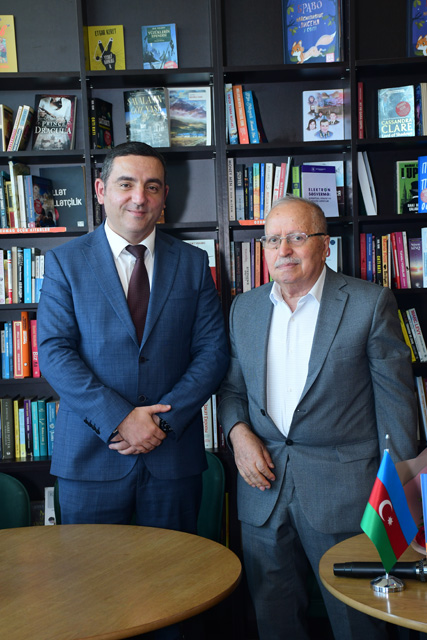 BİR KİTAB, BİR HƏDİYYƏ, BİR XOŞ XATİRƏ