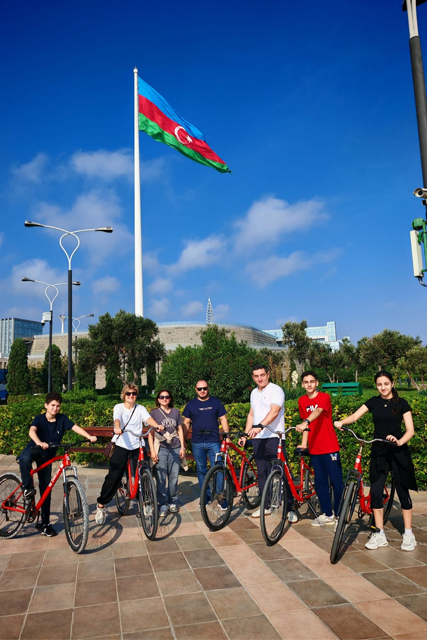 GEOLOGİYA İNSTİTUTUNDA “RESEARCH AND RIDE” ADLI İLK VELOSİPED TURU KEÇİRİLİB