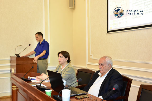 GEOLOGİYA İNSTİTUTUNDA DİSSERTASİYA İŞİNİN MÜZAKİRƏSİ KEÇİRİLİB.