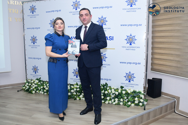 ŞƏHİD MAYOR XƏYAL MƏMMƏDOVUN HƏYAT VƏ DÖYÜŞ YOLUNA HƏSR OLUNMUŞ KİTAB TƏQDİM EDİLİB