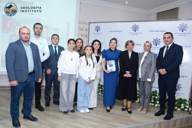 ŞƏHİD MAYOR XƏYAL MƏMMƏDOVUN HƏYAT VƏ DÖYÜŞ YOLUNA HƏSR OLUNMUŞ KİTAB TƏQDİM EDİLİB