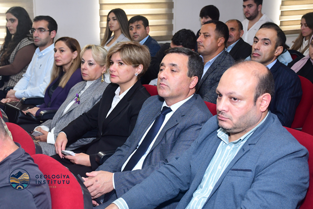 ŞƏHİD MAYOR XƏYAL MƏMMƏDOVUN HƏYAT VƏ DÖYÜŞ YOLUNA HƏSR OLUNMUŞ KİTAB TƏQDİM EDİLİB