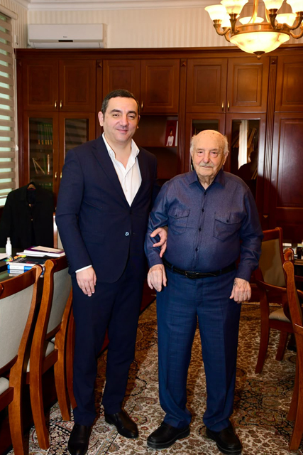 ÇİNGİZ XƏLİFƏZADƏ GEOLOGİYA İNSTİTUTUNDA QONAQ OLUB.