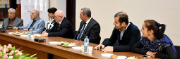 GGİ MƏTBUAT ORQANLARINI FƏXRİ FƏRMANLARLA TƏLTİF EDİB