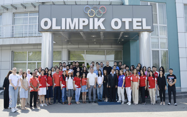 AMEA-nın GƏNC ALİM VƏ MÜTƏXƏSSİSLƏR ŞURASININ TƏŞKİLATÇILIĞI İLƏ “MİLLİ DƏYƏRLƏRLƏ RƏQƏMSAL GƏLƏCƏYƏ” ADLI YAY DÜŞƏRGƏSİ TƏŞKİL OLUNUB