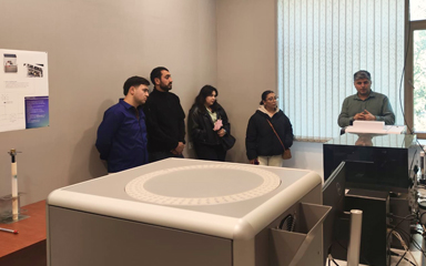 GEOLOGİYA VƏ GEOFİZİKA İNSTİTUTUNDA "AÇIQ QAPI" GÜNÜ KEÇİRİLİB